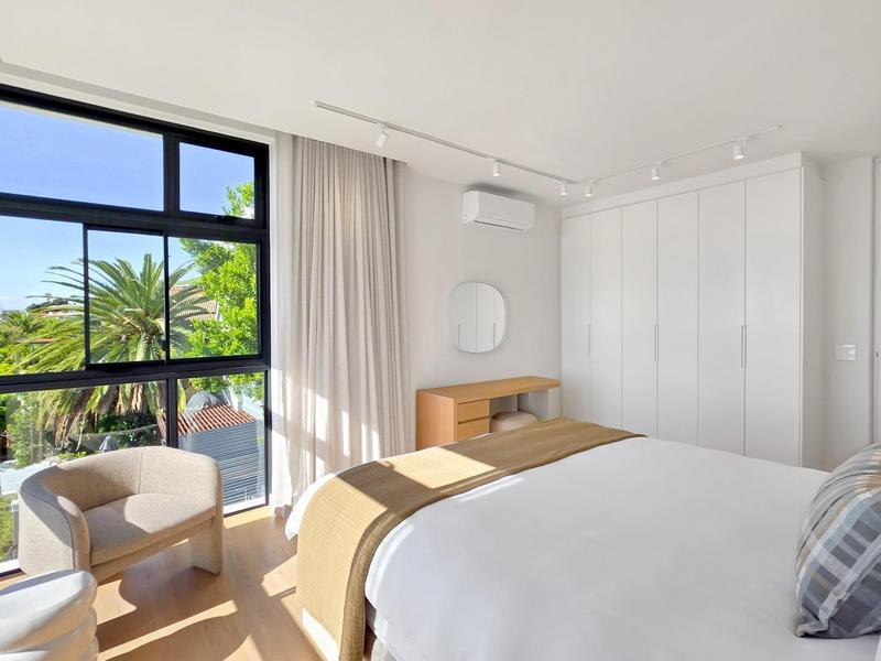 5 Bedroom Property for Sale in Green Point Western Cape